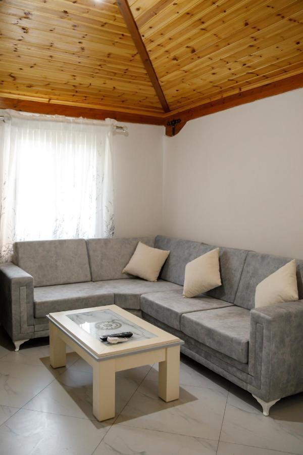 Logli Apartments Gjirokastër Eksteriør bilde