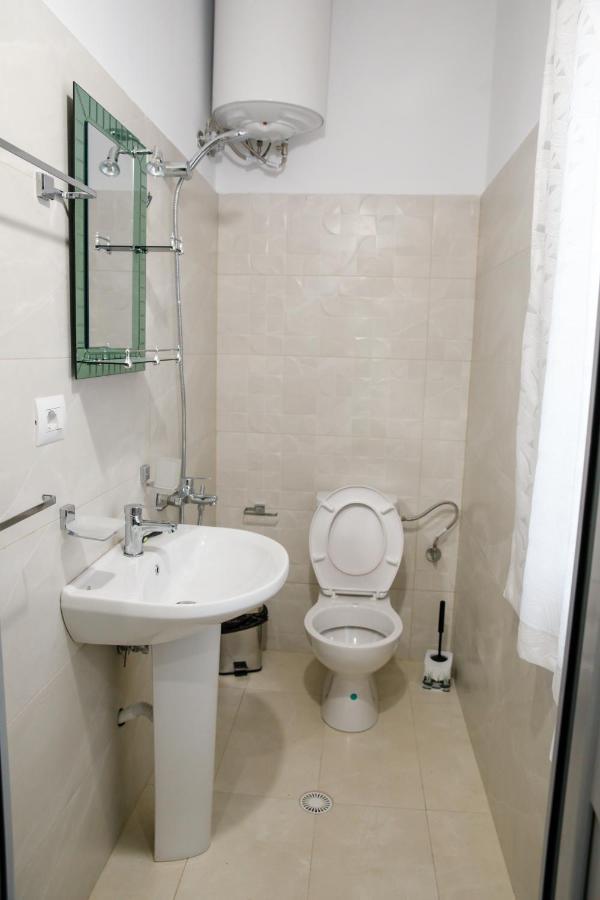 Logli Apartments Gjirokastër Eksteriør bilde