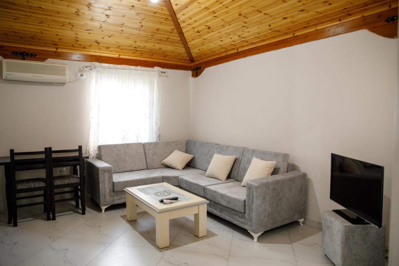 Logli Apartments Gjirokastër Eksteriør bilde